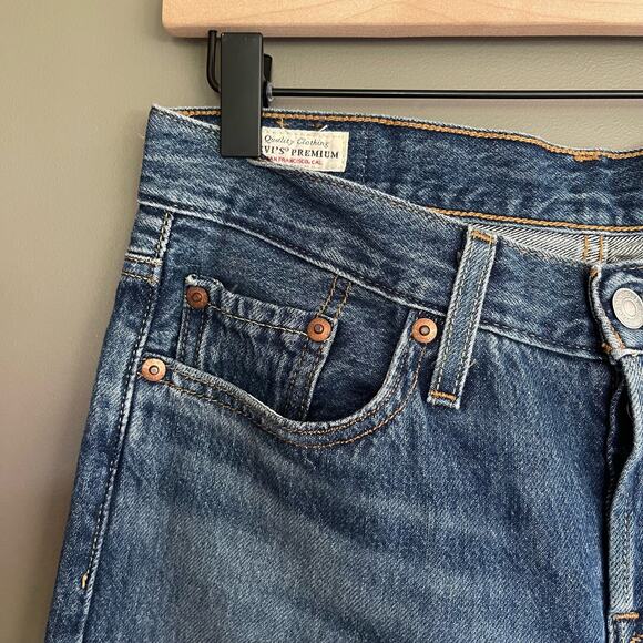 Levi's 501 Tapered Raw Hem Jeans Size 25 High Rise Mid‎ Blue Wash Rigid Denim - Picture 5 of 16